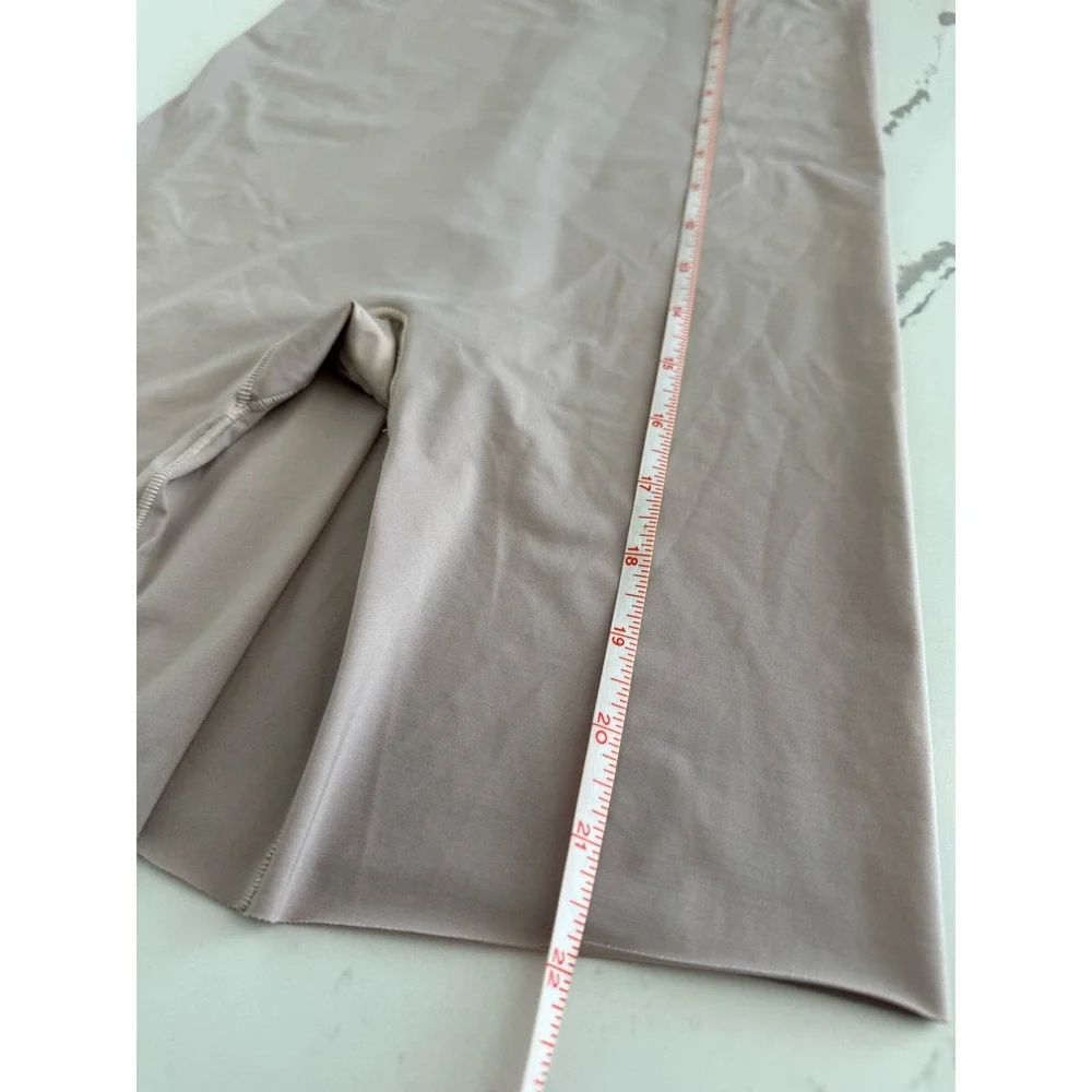 Spanx Thinstincs Nude Body‎ Countour Shorts Size Large